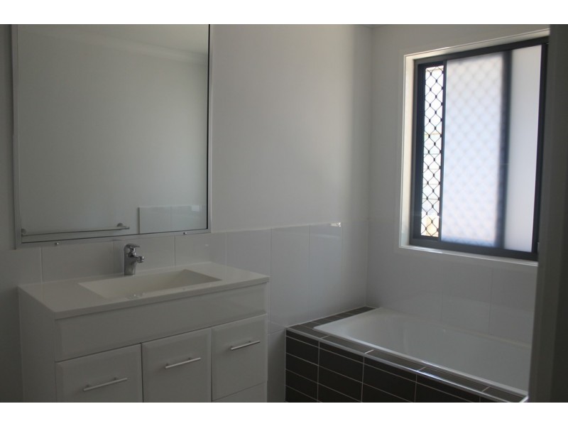 14 Melanie Court, Boyne Island QLD 4680