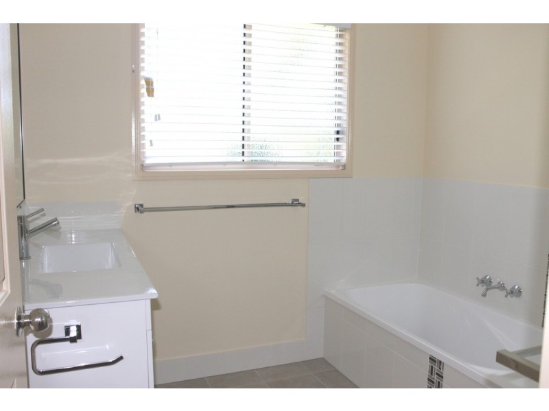 6 Swains Court, Boyne Island QLD 4680