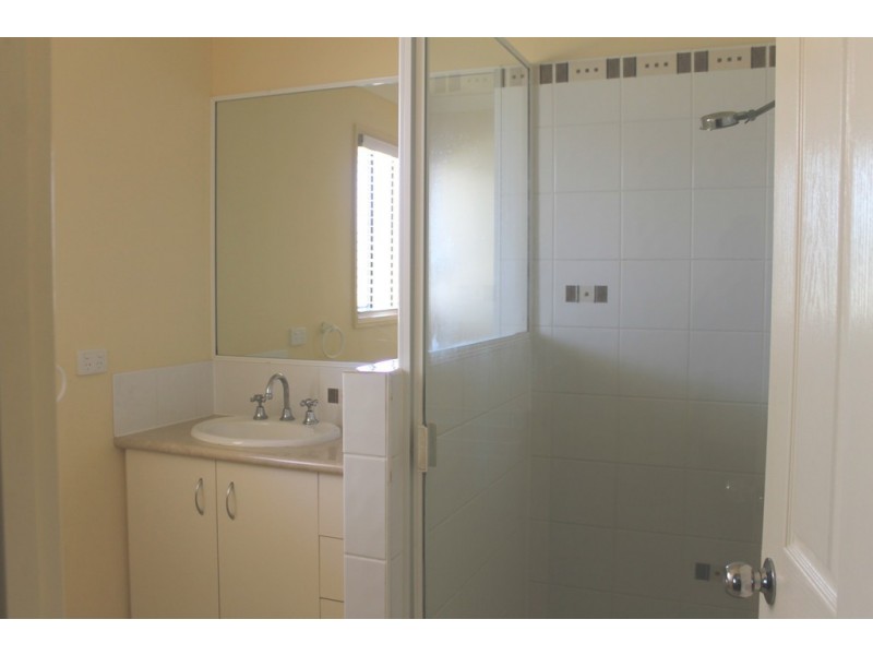 6 Swains Court, Boyne Island QLD 4680