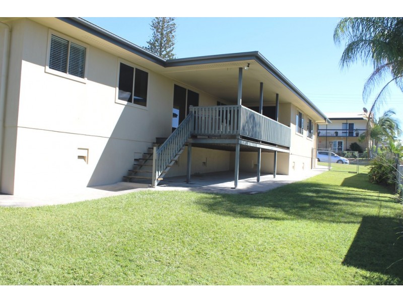 6 Swains Court, Boyne Island QLD 4680