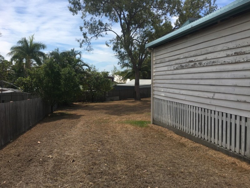 24 PACIFIC AVENUE, Tannum Sands QLD 4680