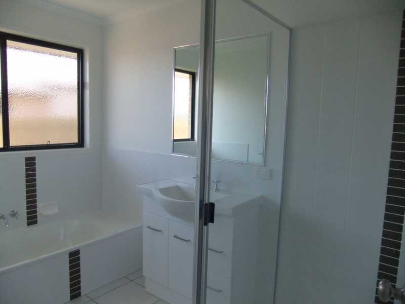 30 SURITA COURT, Boyne Island QLD 4680