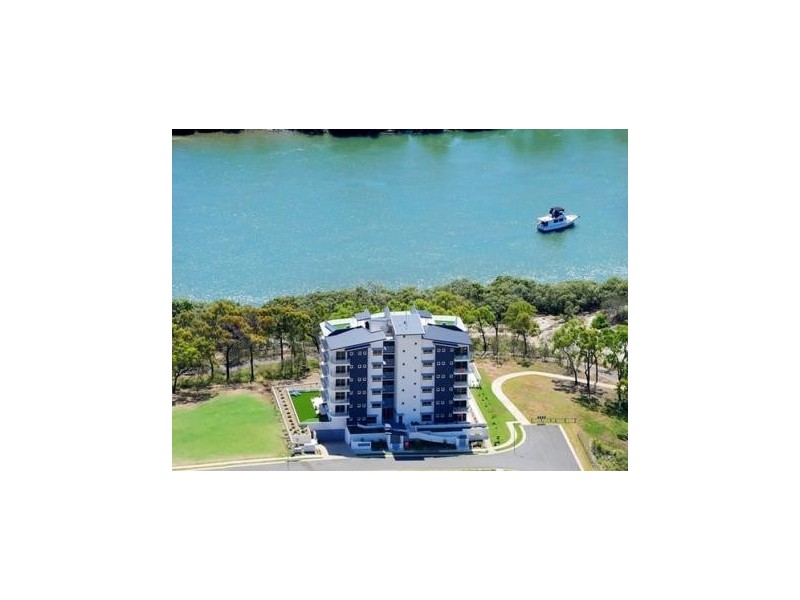 3/2 THE PROMENADE, Boyne Island QLD 4680