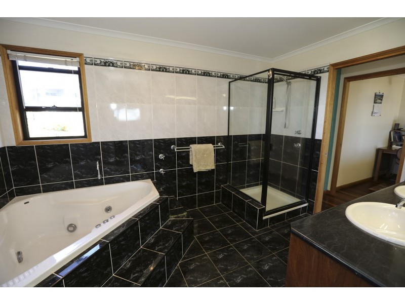 5 Creek Road, Tannum Sands QLD 4680