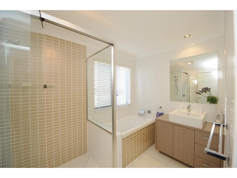 9 Jumbuck Court, Glen Eden QLD 4680