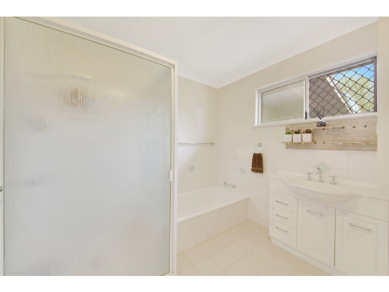 71 Booth Avenue, Tannum Sands QLD 4680