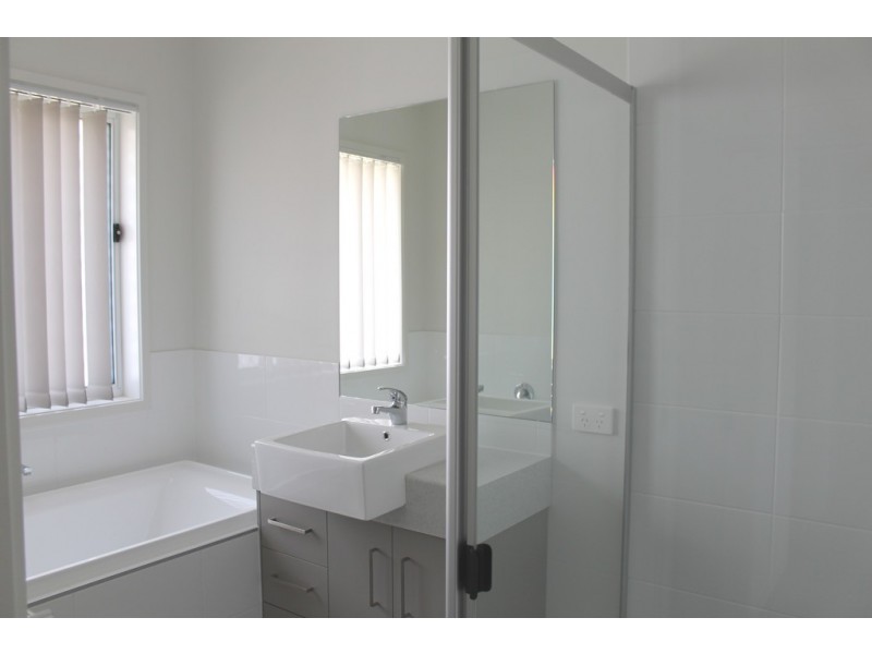 21 Jardine Street, Boyne Island QLD 4680