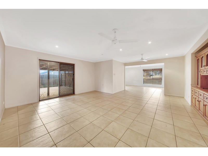 77 Booth Avenue, Tannum Sands QLD 4680