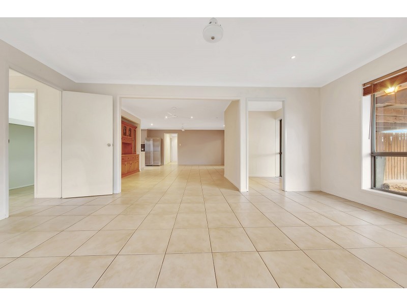 77 Booth Avenue, Tannum Sands QLD 4680