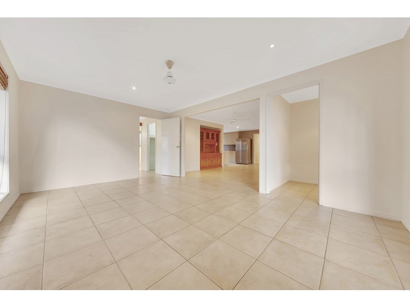 77 Booth Avenue, Tannum Sands QLD 4680