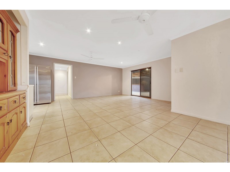 77 Booth Avenue, Tannum Sands QLD 4680