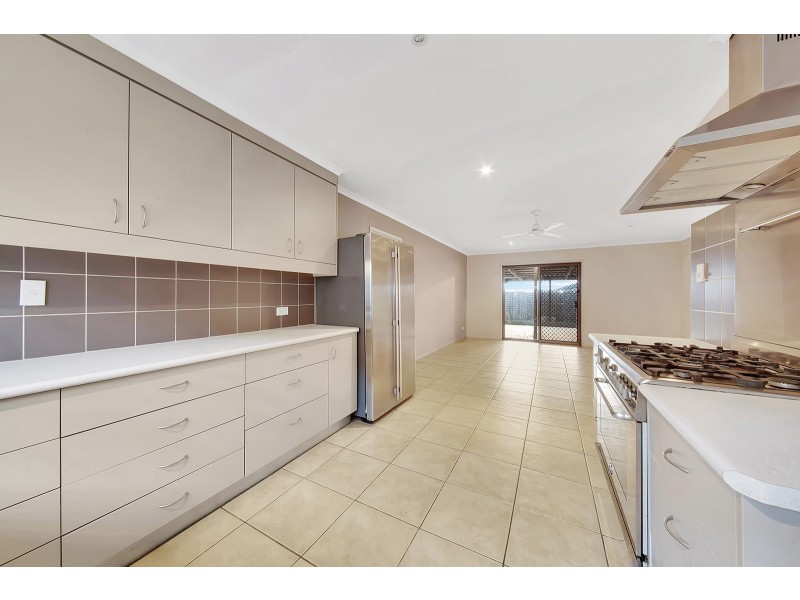 77 Booth Avenue, Tannum Sands QLD 4680