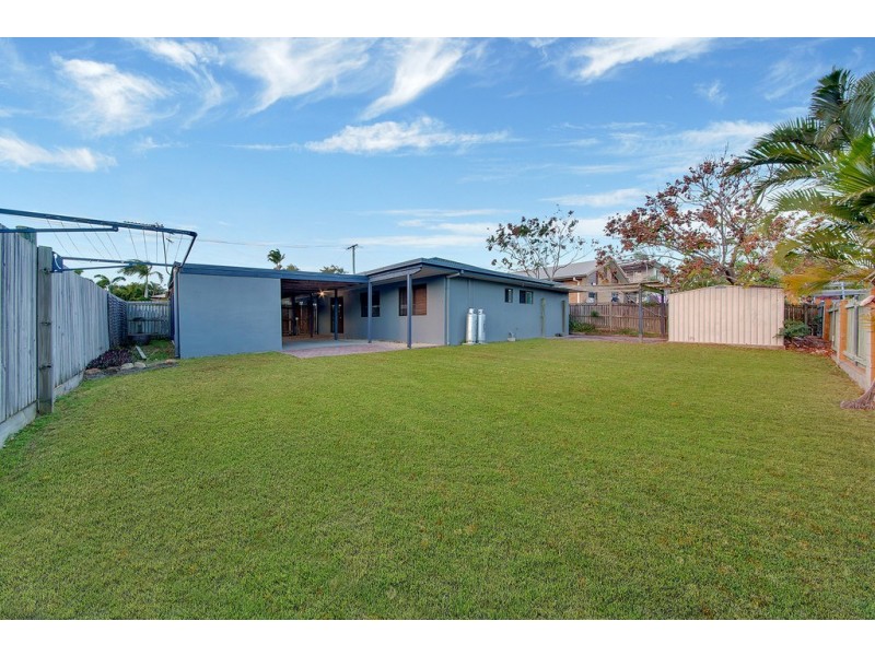 77 Booth Avenue, Tannum Sands QLD 4680