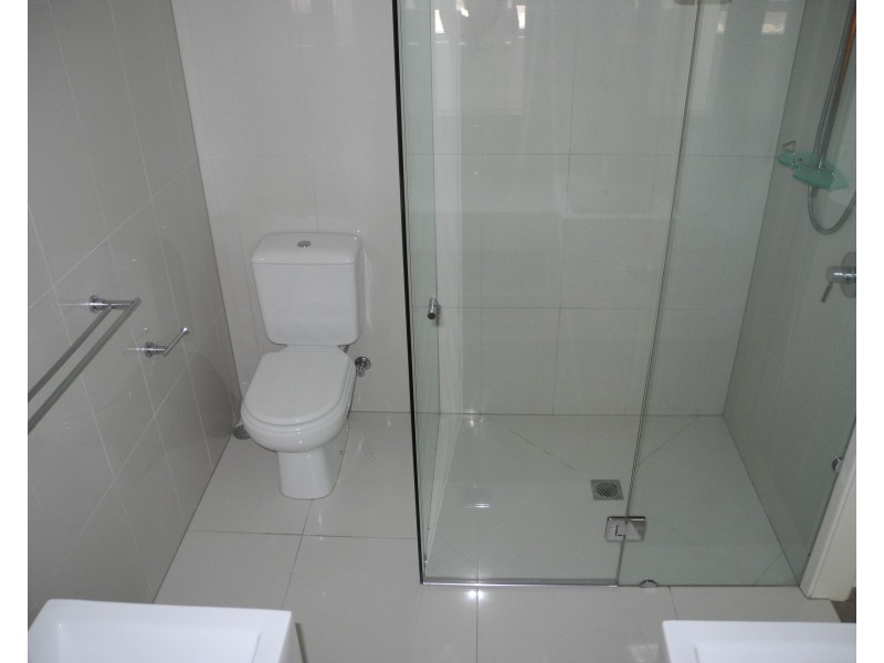 4/2 The Promenade, Boyne Island QLD 4680