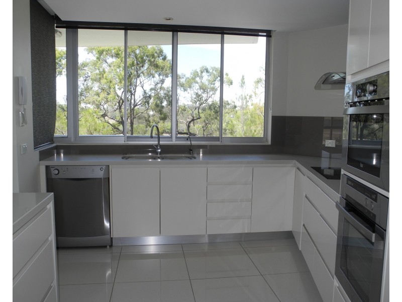 4/2 The Promenade, Boyne Island QLD 4680