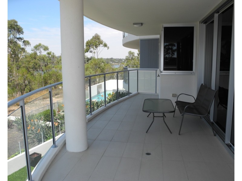 4/2 The Promenade, Boyne Island QLD 4680