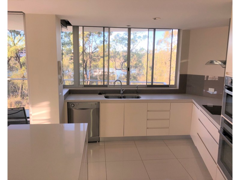 4/2 The Promenade, Boyne Island QLD 4680