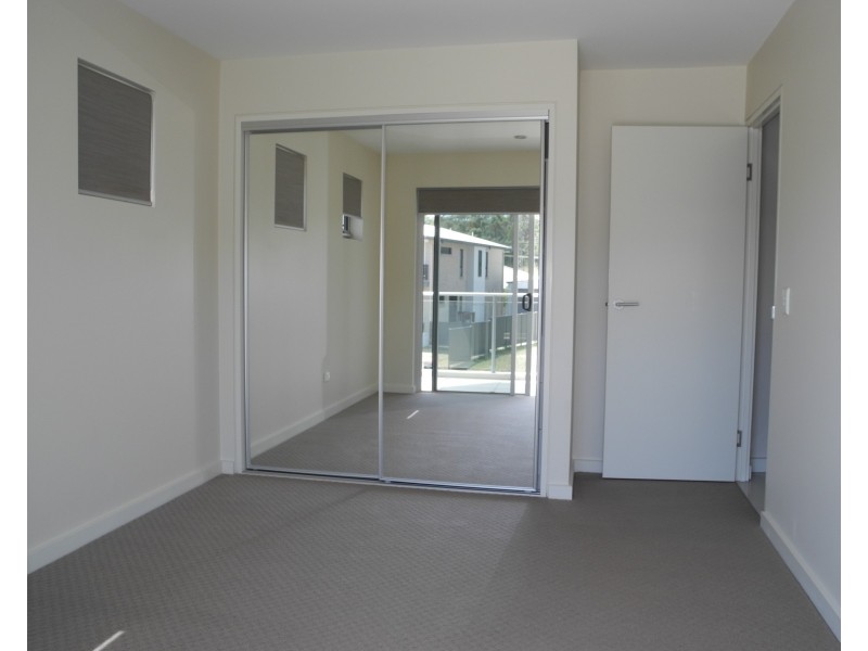 4/2 The Promenade, Boyne Island QLD 4680