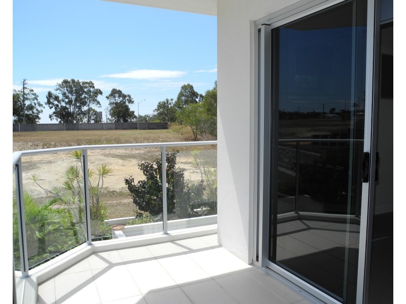 4/2 The Promenade, Boyne Island QLD 4680