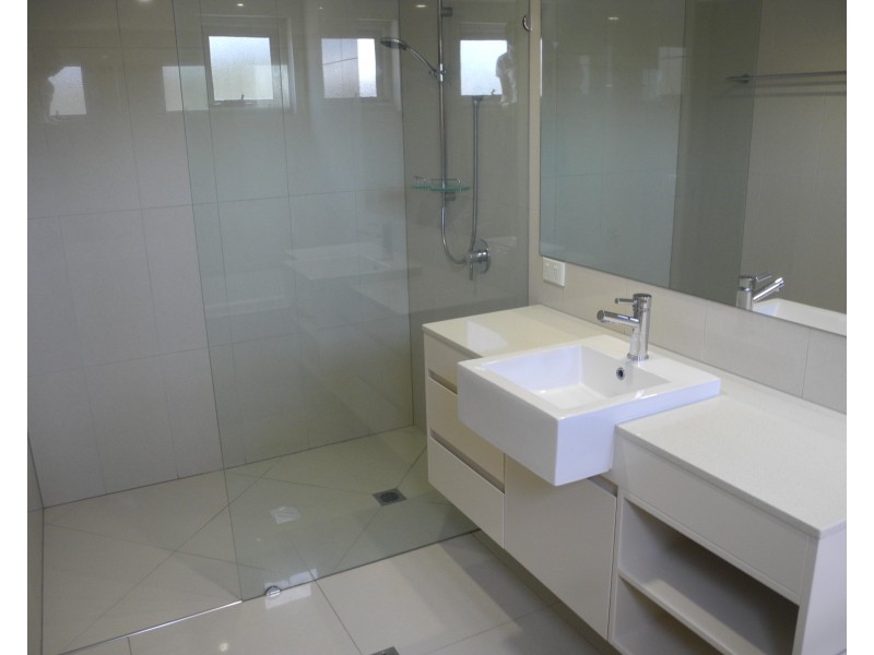 4/2 The Promenade, Boyne Island QLD 4680