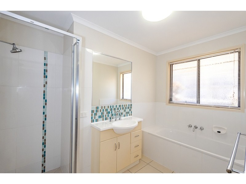 2 Bessie Court, Boyne Island QLD 4680