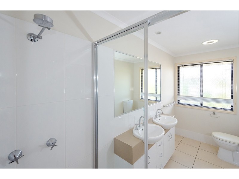 2 Bessie Court, Boyne Island QLD 4680