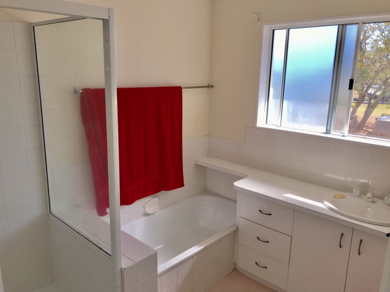 11/4 Pittsbay Court, Boyne Island QLD 4680