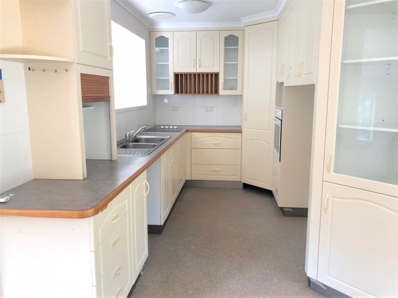 6 Hayes Avenue, Boyne Island QLD 4680