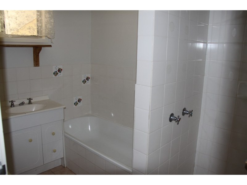 6 Hayes Avenue, Boyne Island QLD 4680