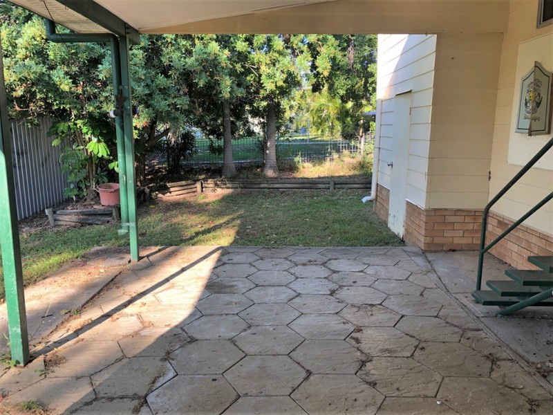 6 Hayes Avenue, Boyne Island QLD 4680