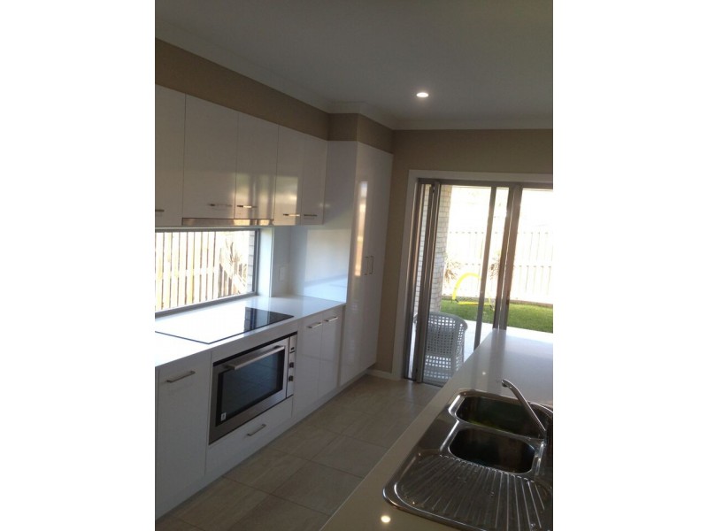 23 LENTHALL STREET, Boyne Island QLD 4680