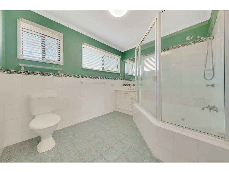 5 Marina Avenue, Boyne Island QLD 4680