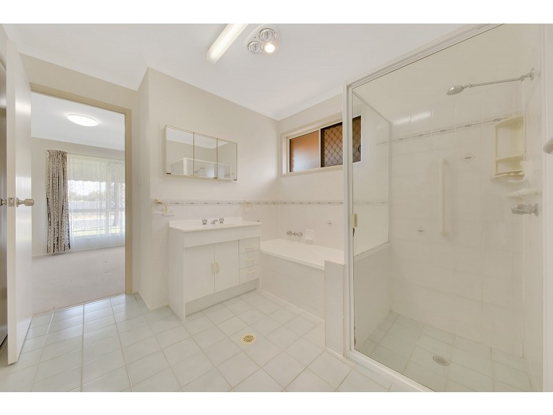 4 Ballook Street, Boyne Island QLD 4680