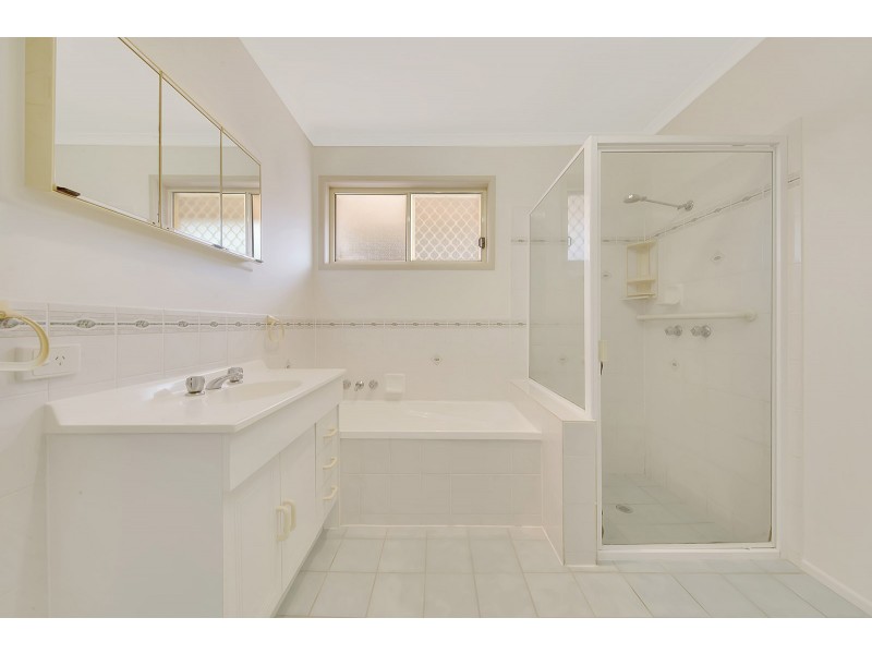 4 Ballook Street, Boyne Island QLD 4680