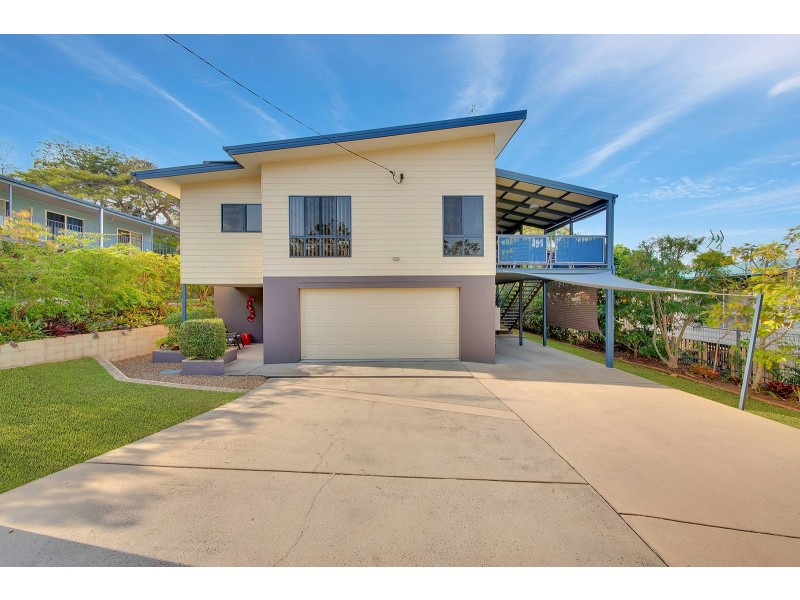 11 Mooring Place, Boyne Island QLD 4680