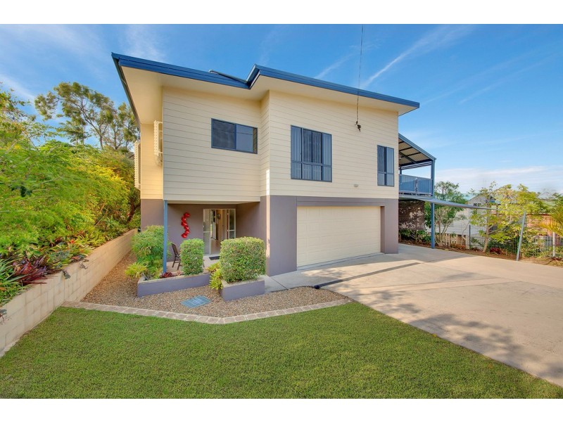 11 Mooring Place, Boyne Island QLD 4680