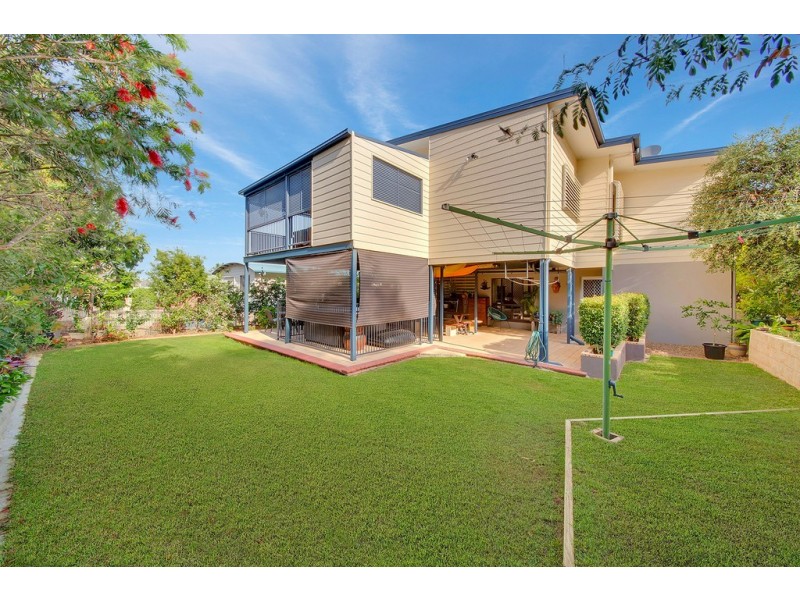 11 Mooring Place, Boyne Island QLD 4680