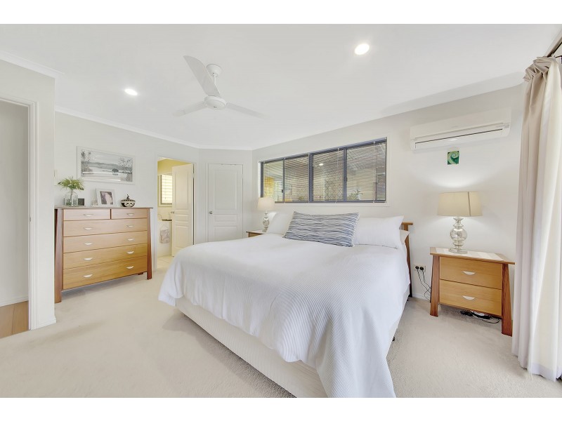 11 Mooring Place, Boyne Island QLD 4680