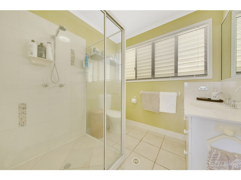 11 Mooring Place, Boyne Island QLD 4680
