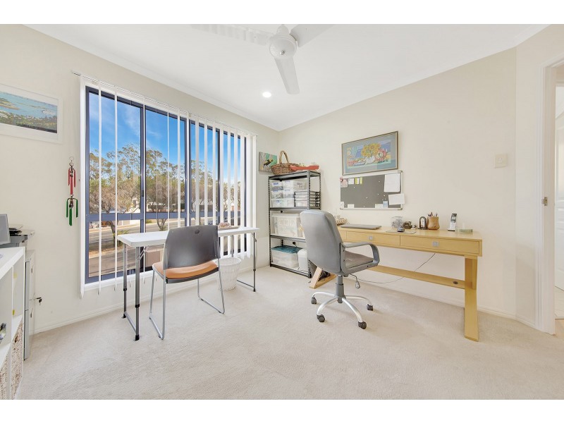 11 Mooring Place, Boyne Island QLD 4680