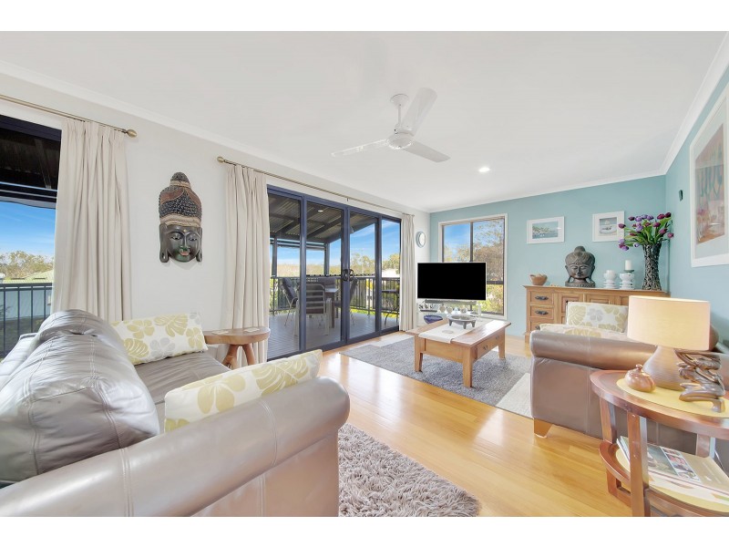 11 Mooring Place, Boyne Island QLD 4680