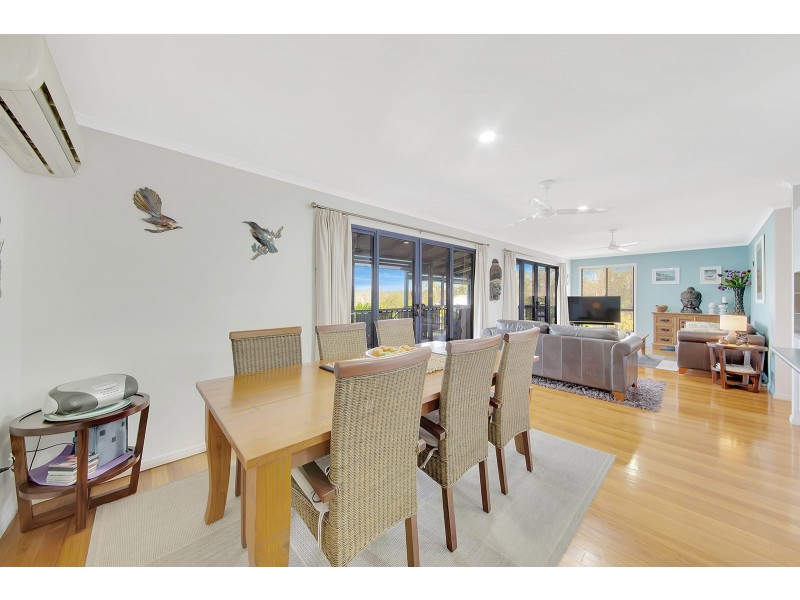 11 Mooring Place, Boyne Island QLD 4680