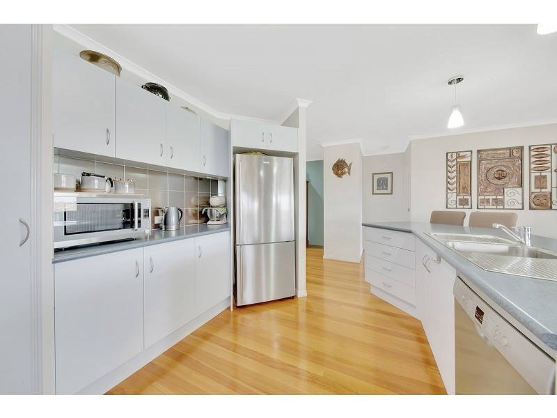11 Mooring Place, Boyne Island QLD 4680