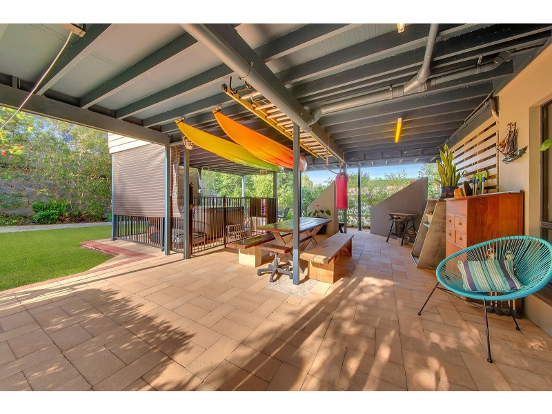 11 Mooring Place, Boyne Island QLD 4680