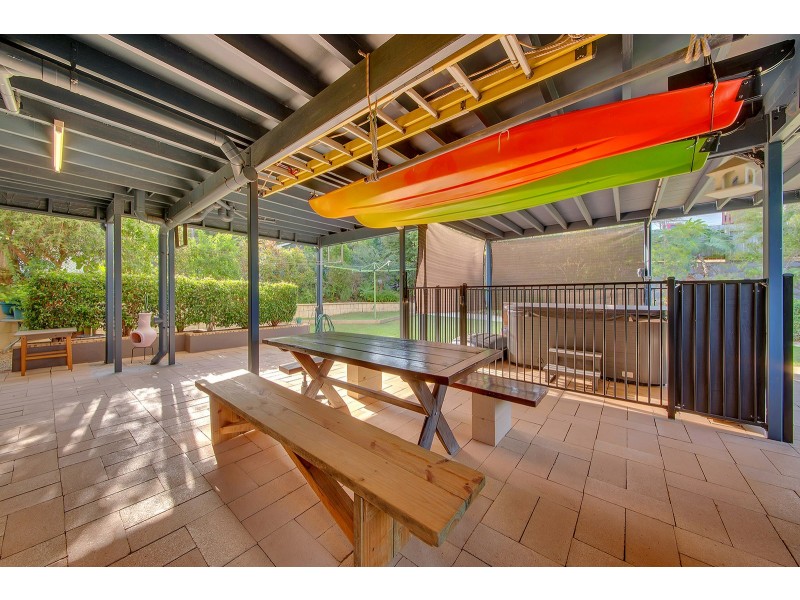 11 Mooring Place, Boyne Island QLD 4680
