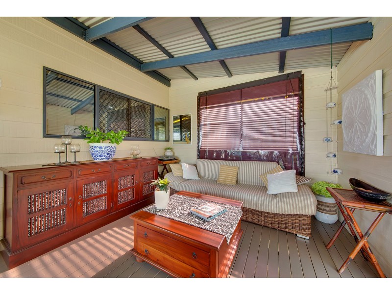 11 Mooring Place, Boyne Island QLD 4680