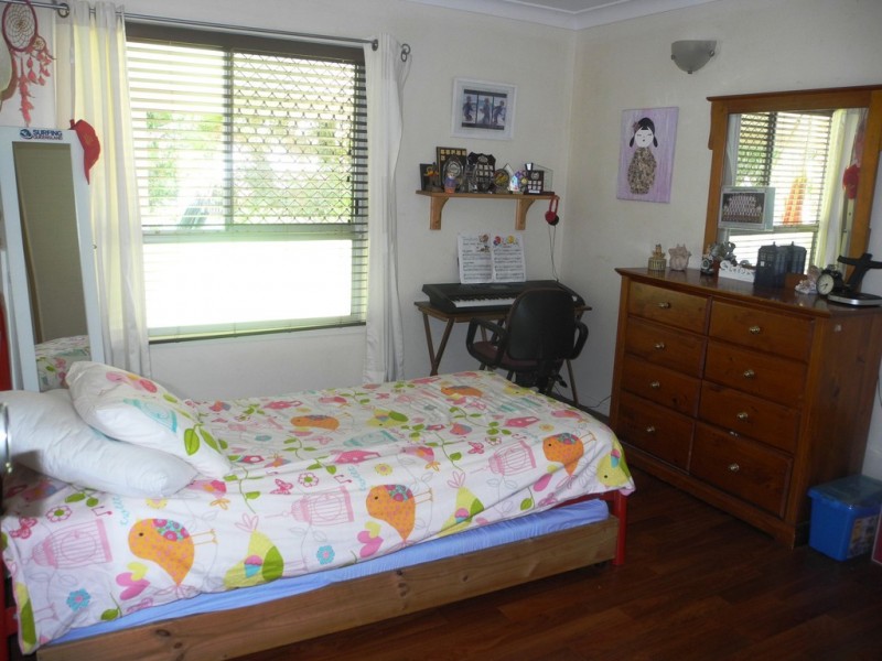 17 Alkina Crescent, Boyne Island QLD 4680