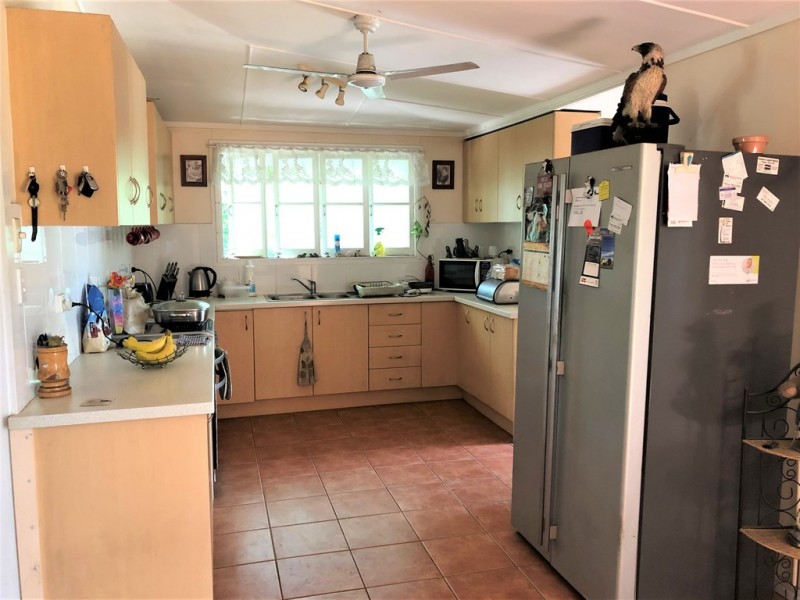13 Wadeleigh Street, Bororen QLD 4678