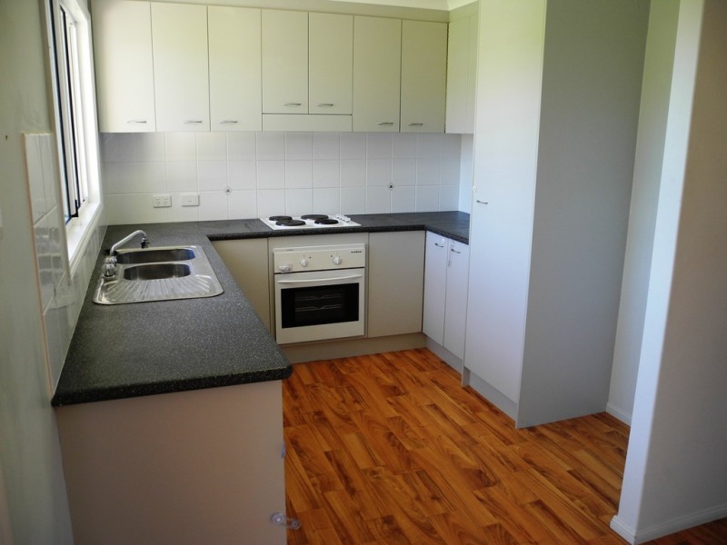 12 Hickman Street, Bororen QLD 4678