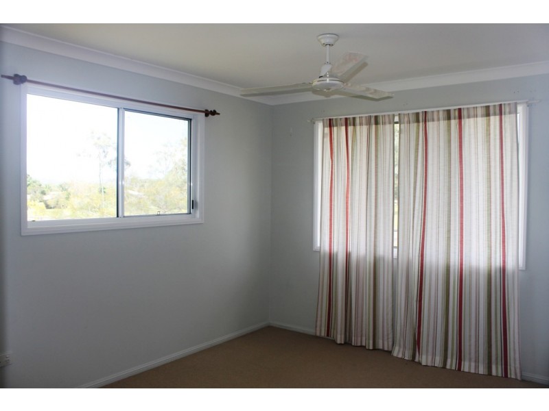 12 Hickman Street, Bororen QLD 4678